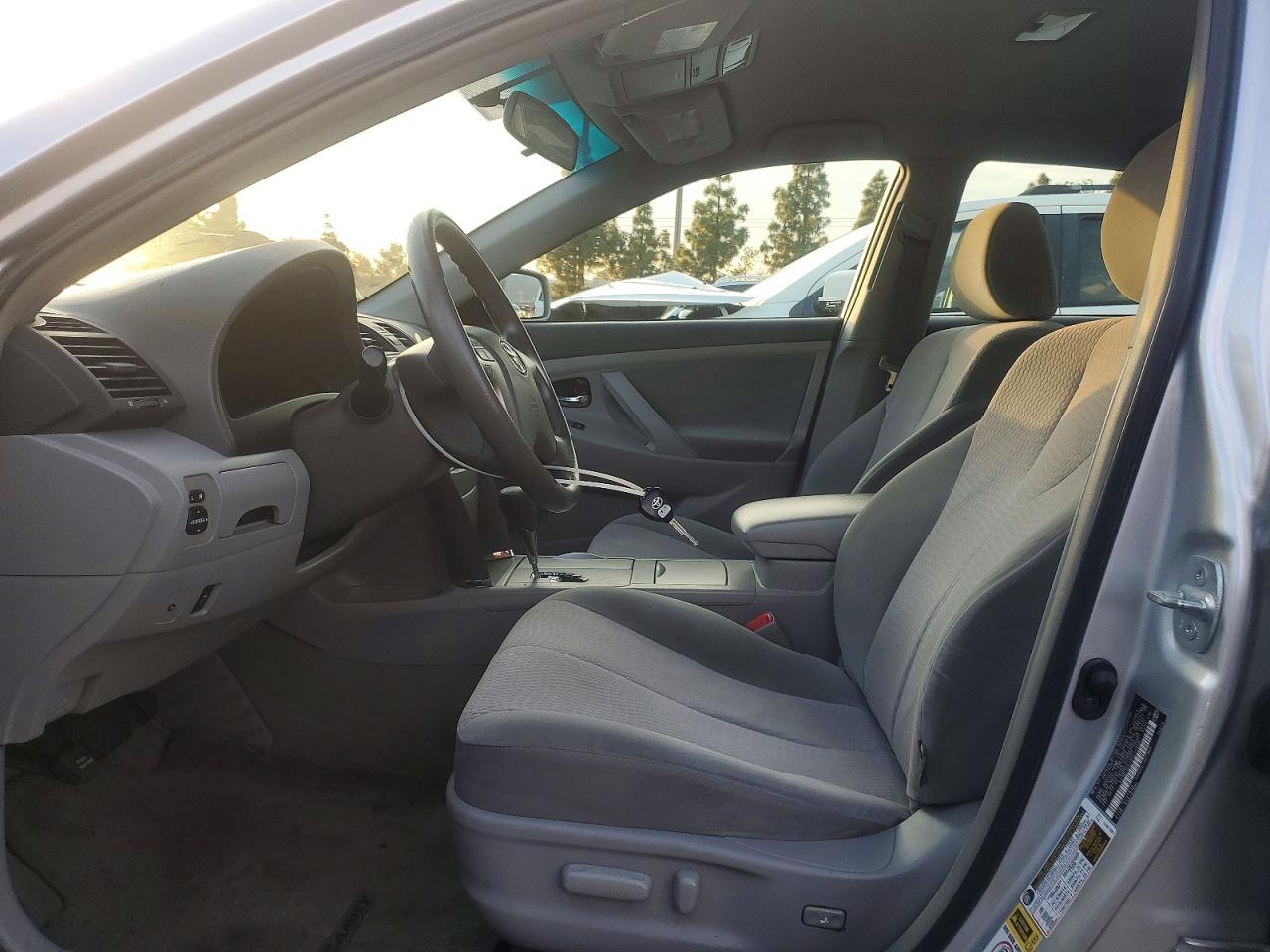 2010 TOYOTA CAMRY BASE photo 7
