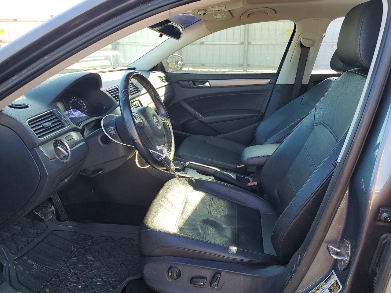 2015 VOLKSWAGEN PASSAT SE photo 7