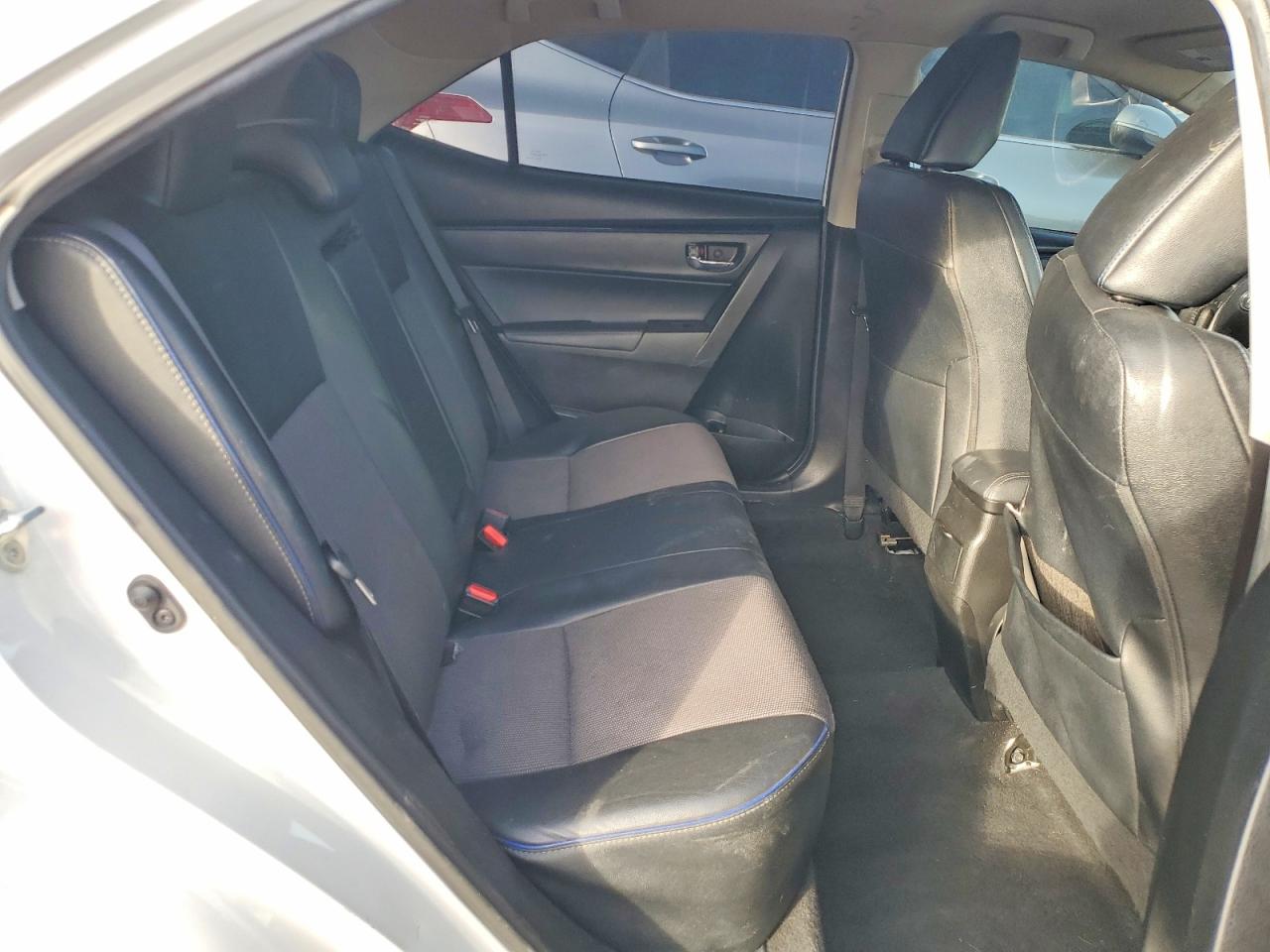 2017 TOYOTA COROLLA L photo 10