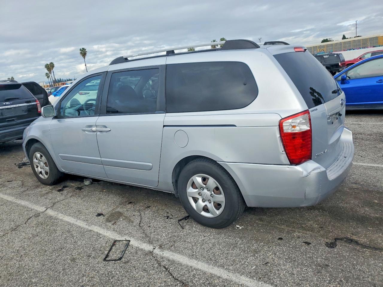 2008 KIA SEDONA EX photo 2