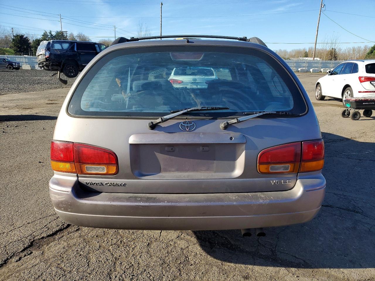 1996 TOYOTA CAMRY LE photo 11