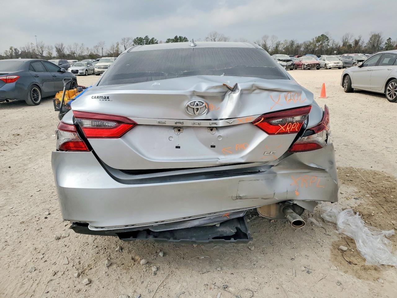 2022 TOYOTA CAMRY LE photo 6