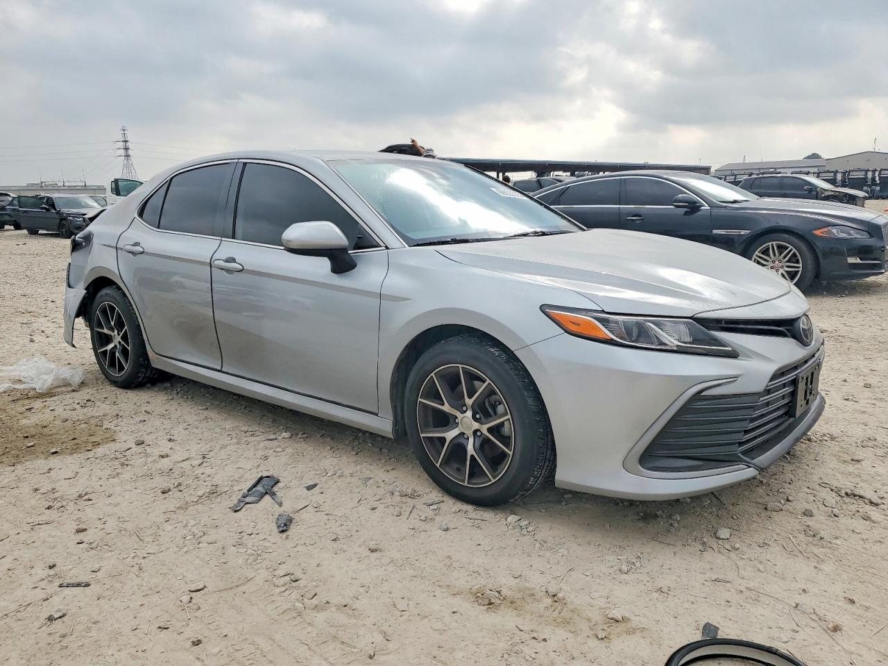 2022 TOYOTA CAMRY LE photo 4