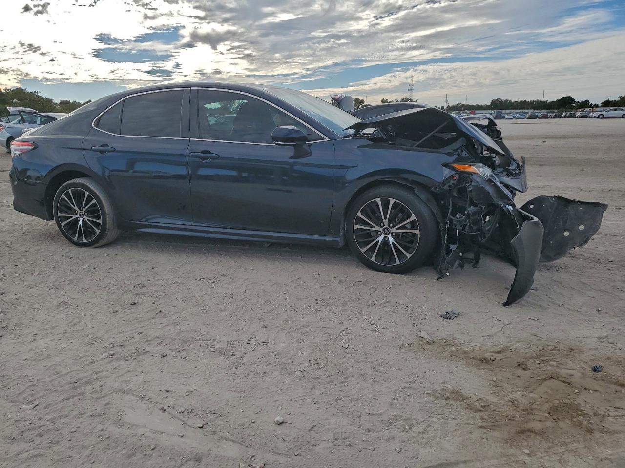 2019 TOYOTA CAMRY L photo 4