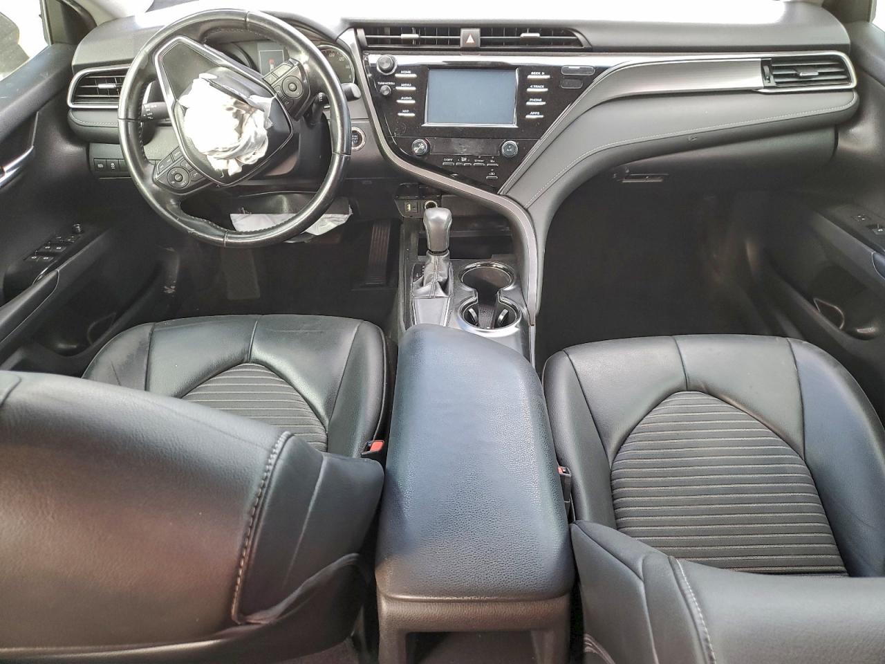 2019 TOYOTA CAMRY L photo 8