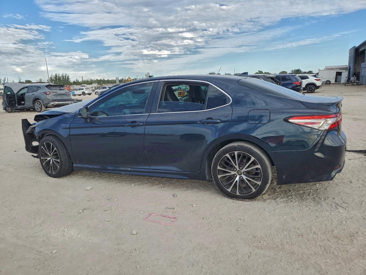 2019 TOYOTA CAMRY L photo 2