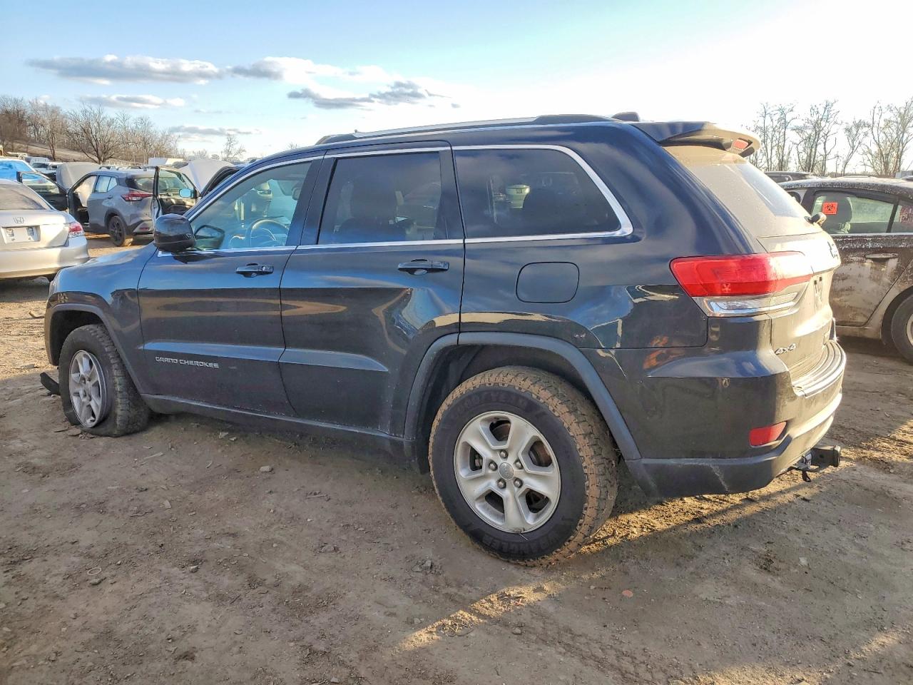 2015 JEEP GRAND CHEROKEE LAREDO photo 2