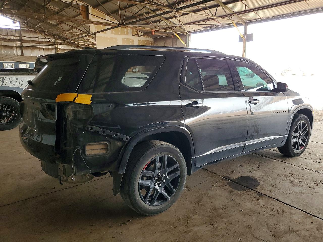 2023 CHEVROLET TRAVERSE PREMIER photo 3