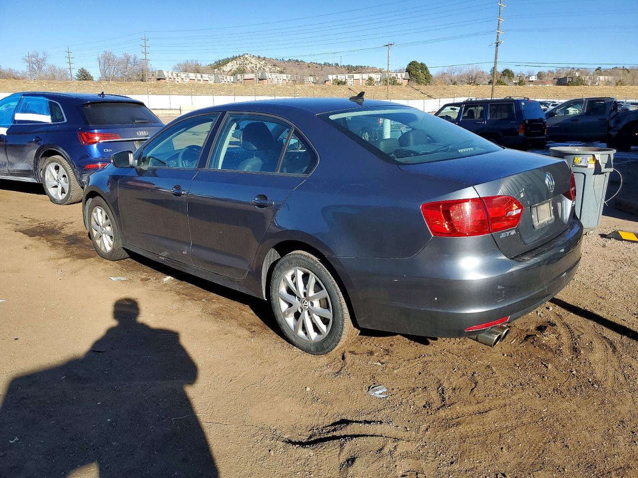 2012 VOLKSWAGEN JETTA photo 2