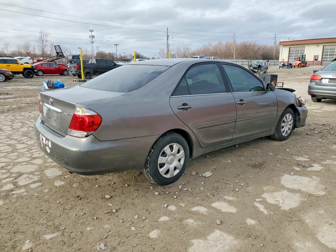 2005 TOYOTA CAMRY LE photo 3