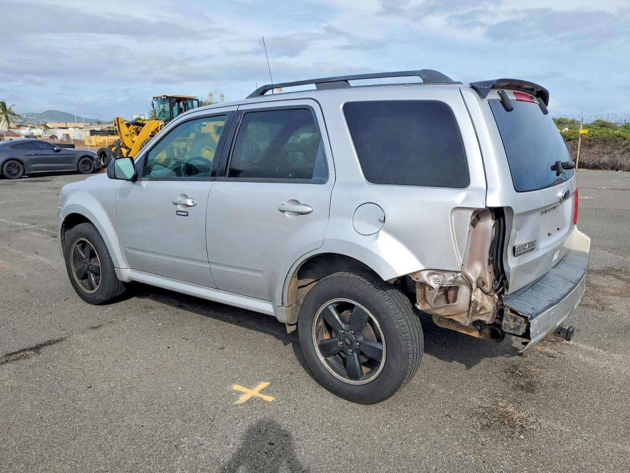 2011 FORD ESCAPE XLT photo 2