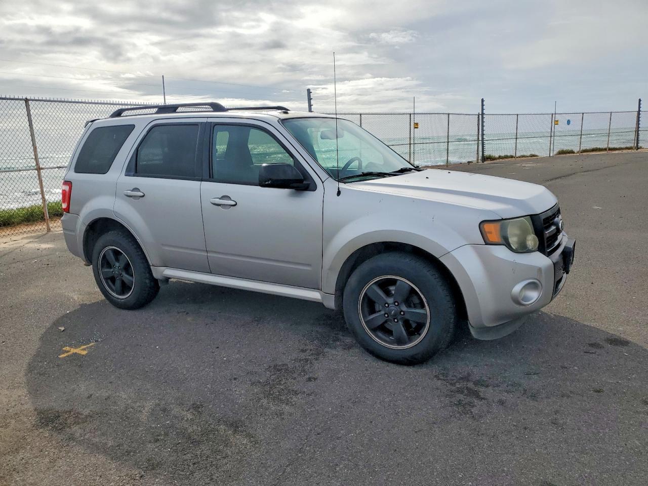 2011 FORD ESCAPE XLT photo 4