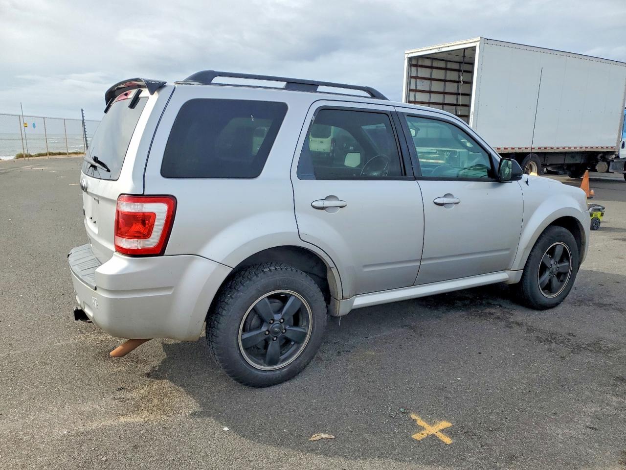 2011 FORD ESCAPE XLT photo 3