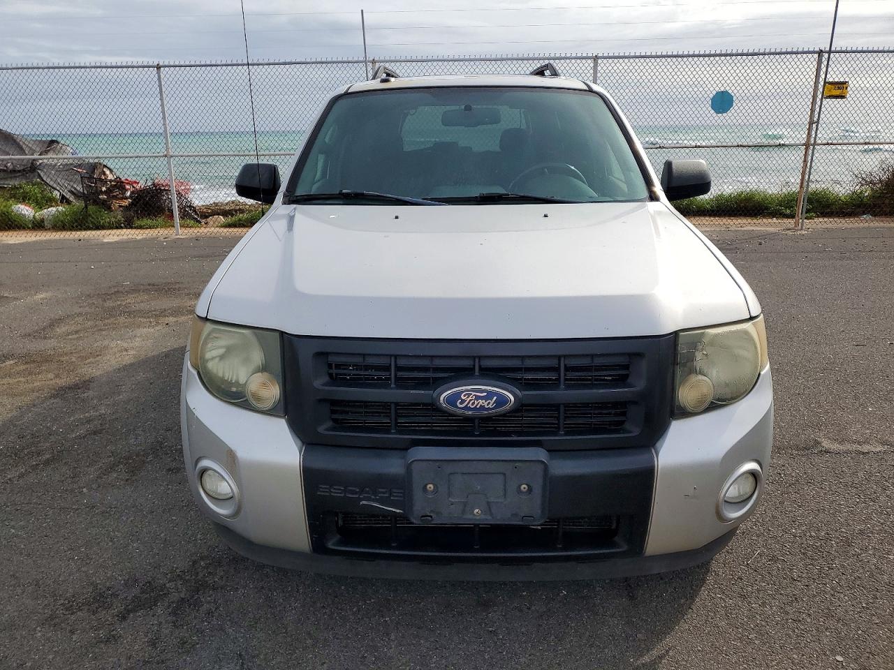 2011 FORD ESCAPE XLT photo 5