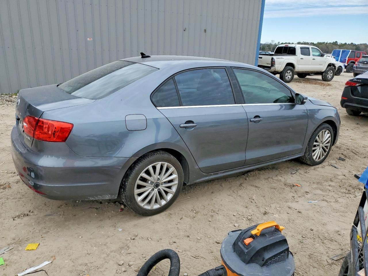 2011 VOLKSWAGEN JETTA SEL photo 3