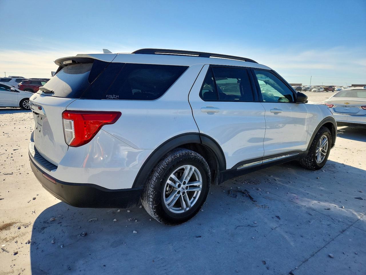2020 FORD EXPLORER XLT photo 3