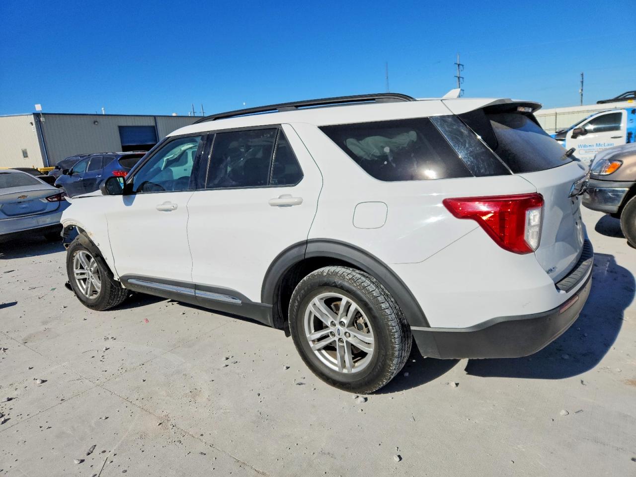 2020 FORD EXPLORER XLT photo 2