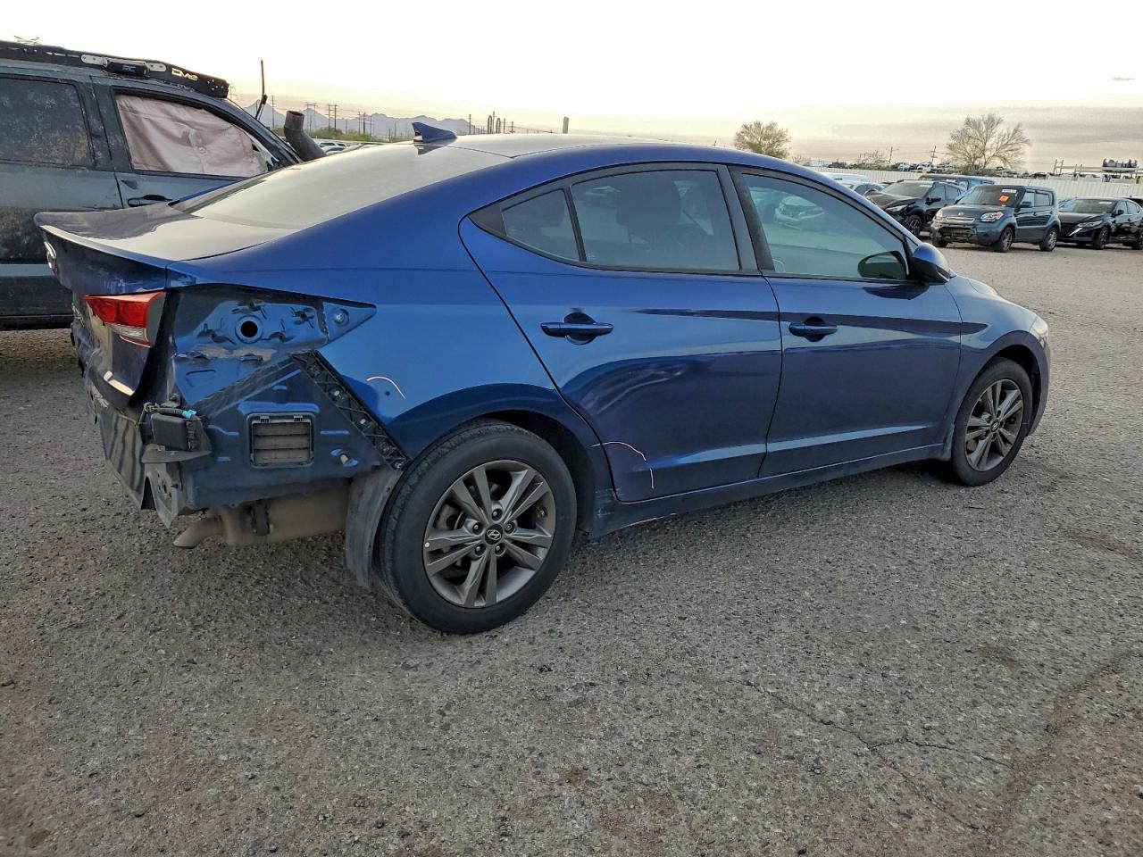 2018 HYUNDAI ELANTRA SEL photo 3