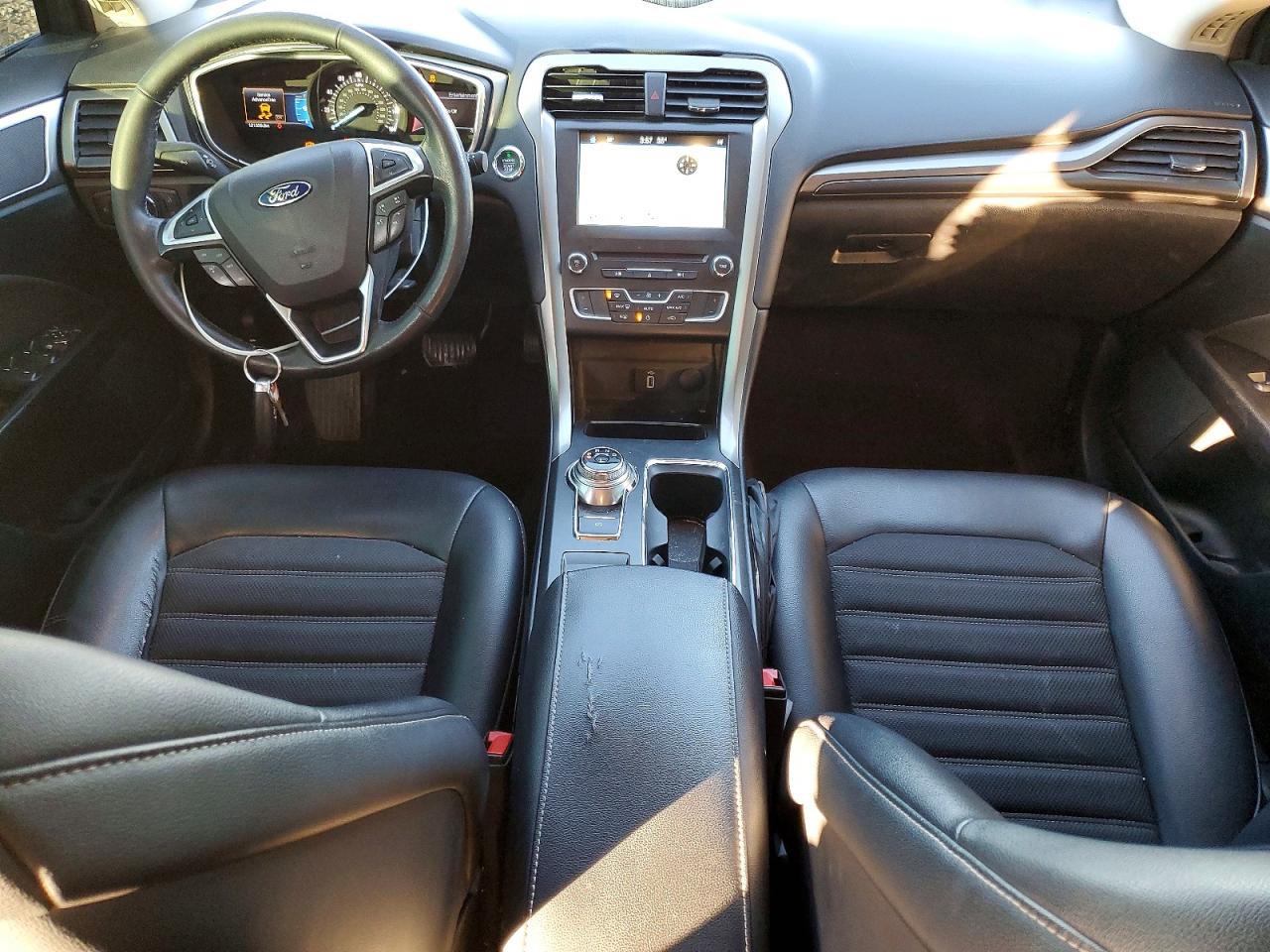 2017 FORD FUSION SE photo 8