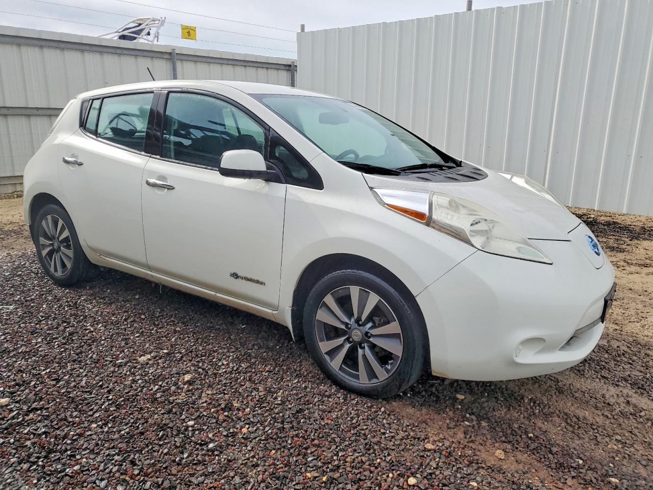 2015 NISSAN LEAF S photo 4