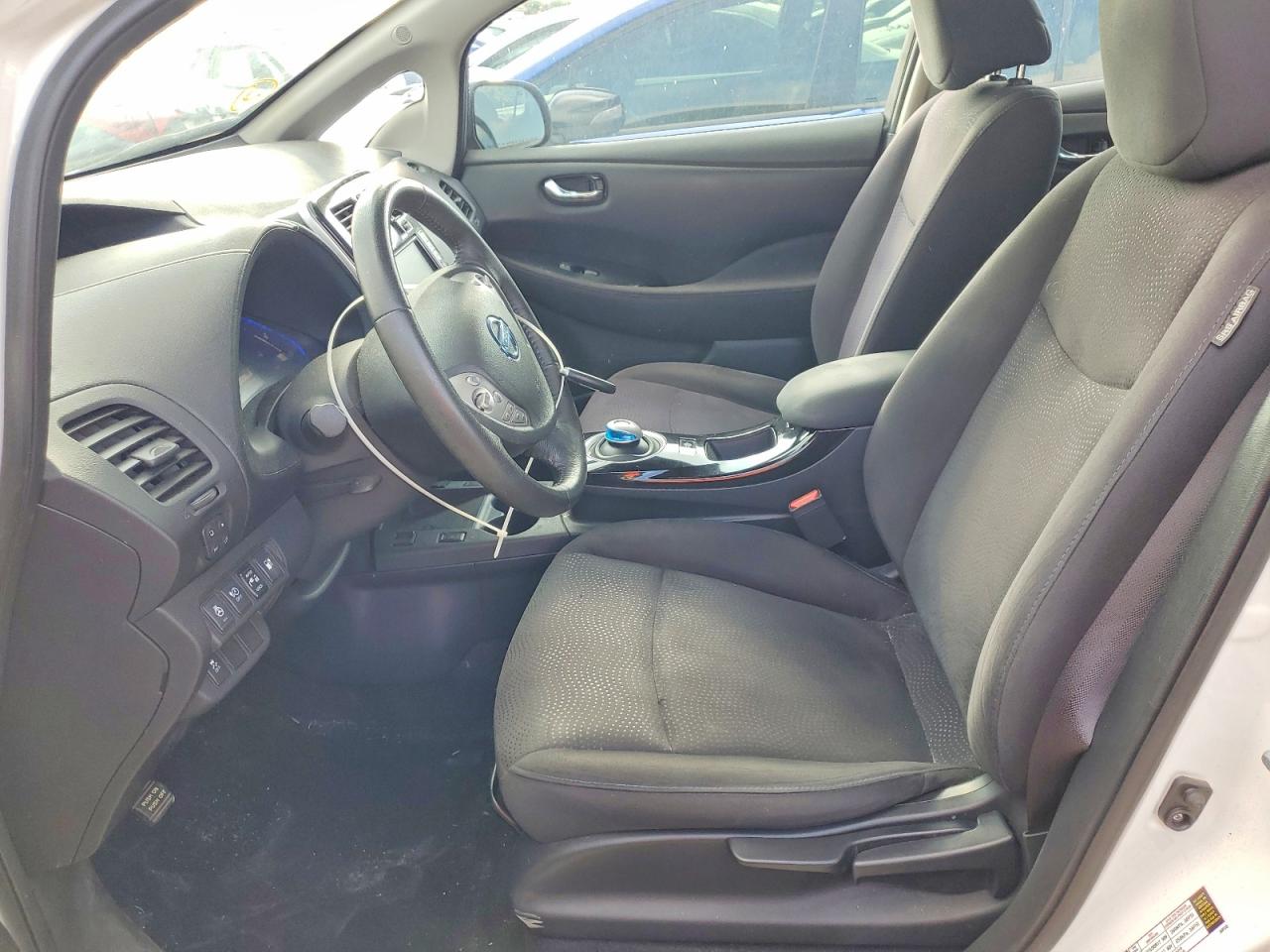 2015 NISSAN LEAF S photo 7