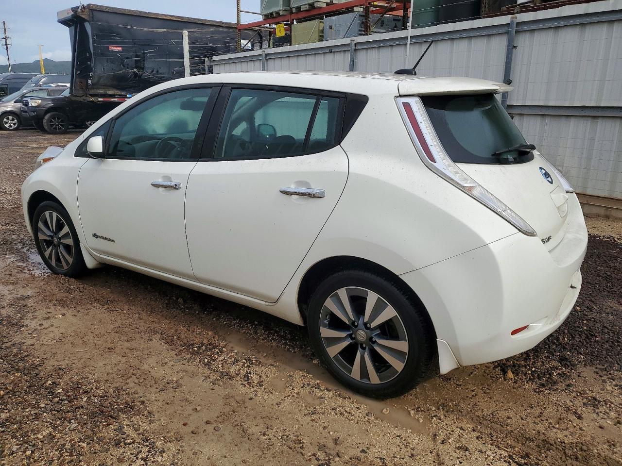 2015 NISSAN LEAF S photo 2
