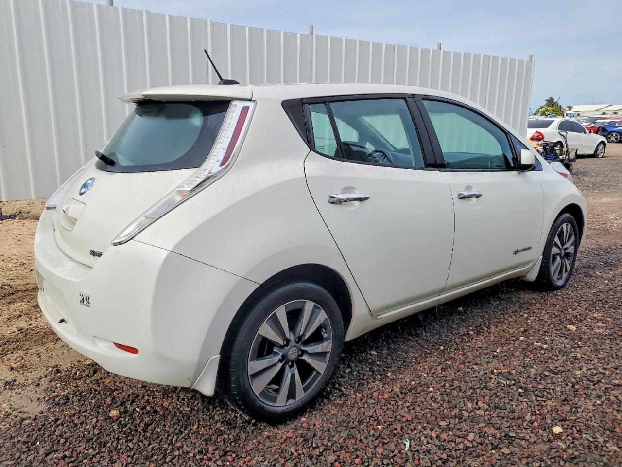 2015 NISSAN LEAF S photo 3