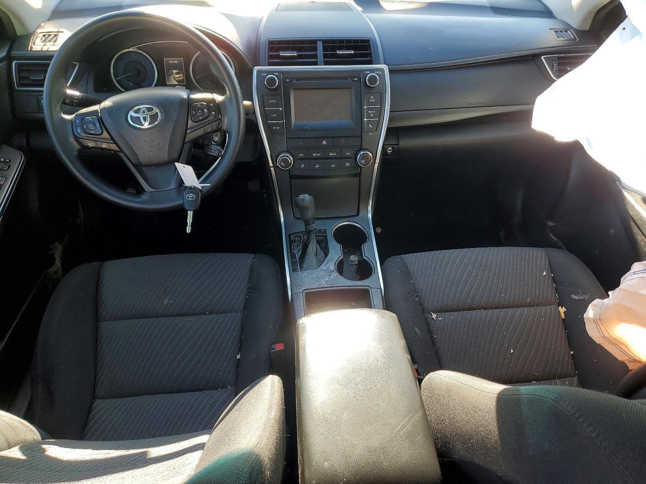 2016 TOYOTA CAMRY LE photo 15