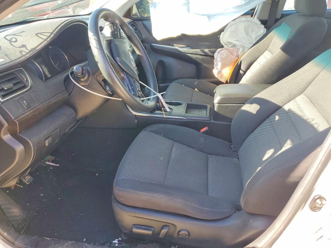 2016 TOYOTA CAMRY LE photo 13