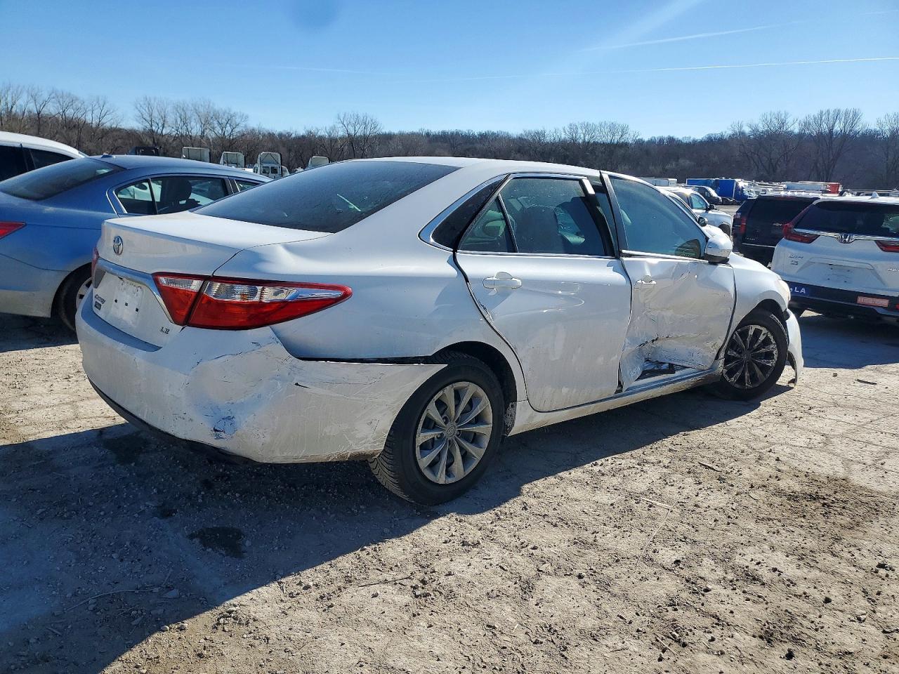 2016 TOYOTA CAMRY LE photo 5