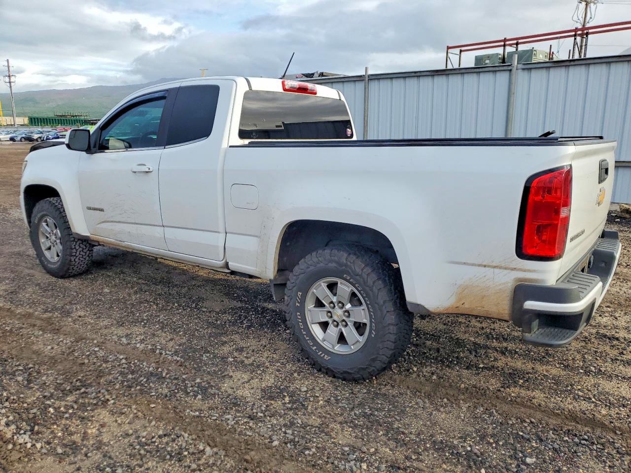 2019 CHEVROLET COLORADO photo 2