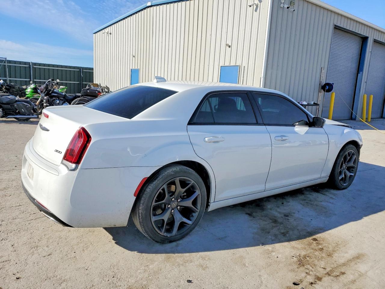 2021 CHRYSLER 300 TOURING photo 3