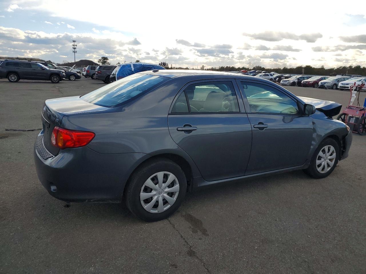 2010 TOYOTA COROLLA BASE photo 3