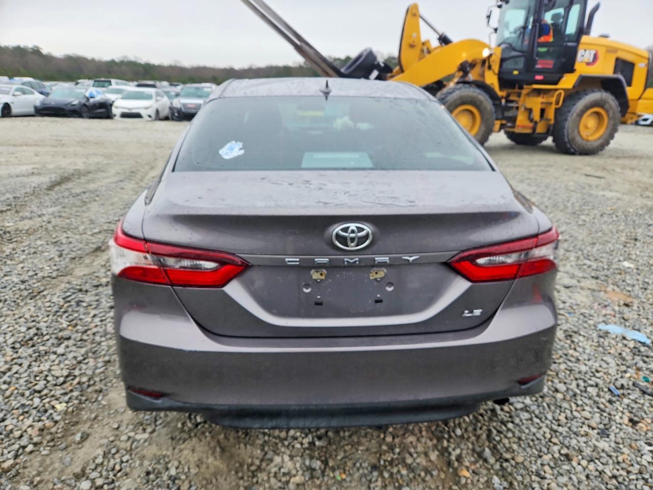 2022 TOYOTA CAMRY LE photo 6
