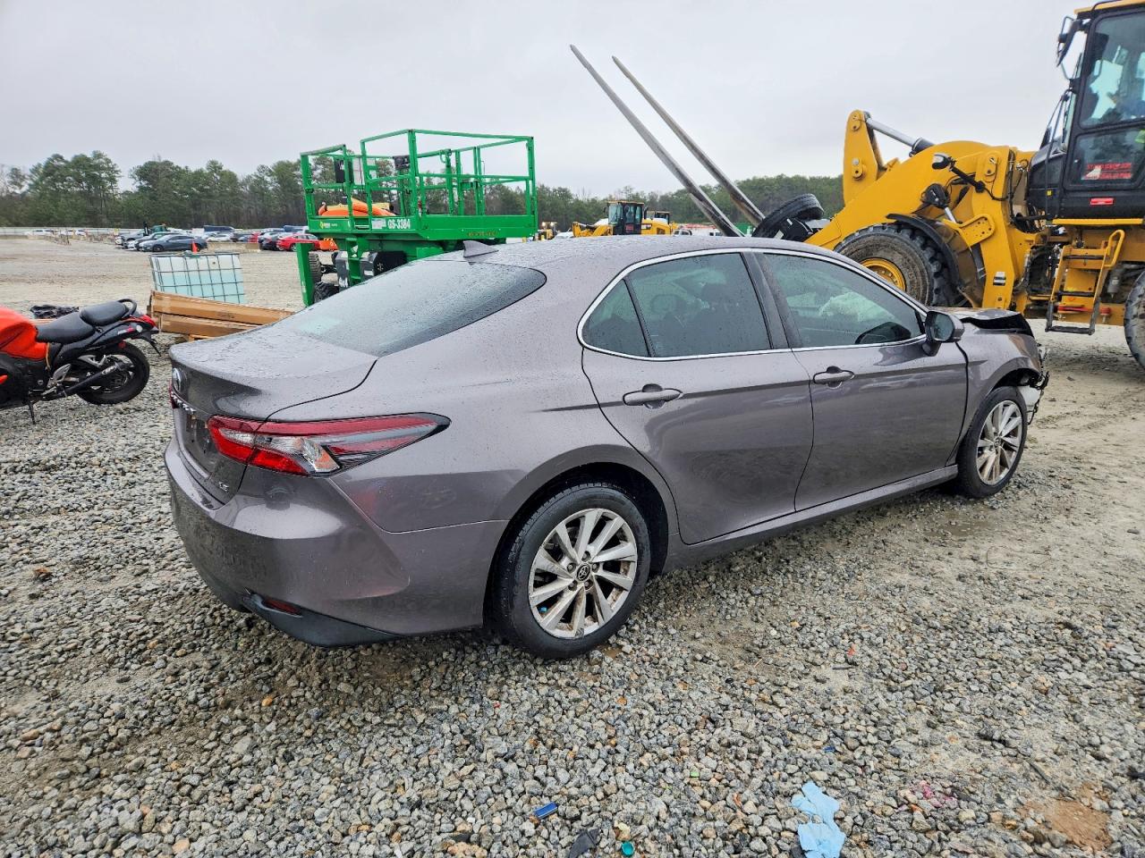 2022 TOYOTA CAMRY LE photo 3
