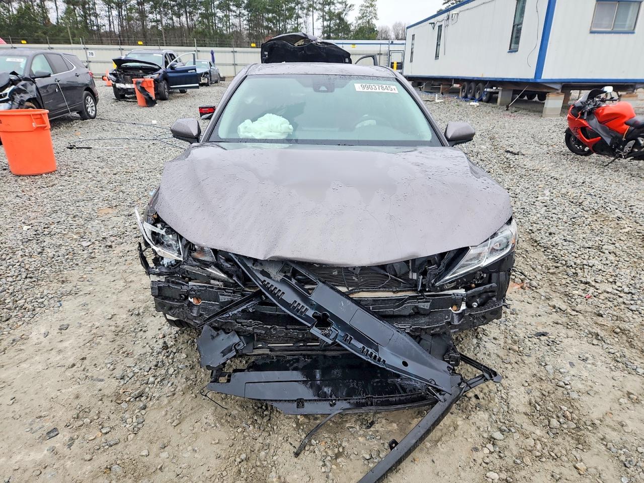 2022 TOYOTA CAMRY LE photo 5