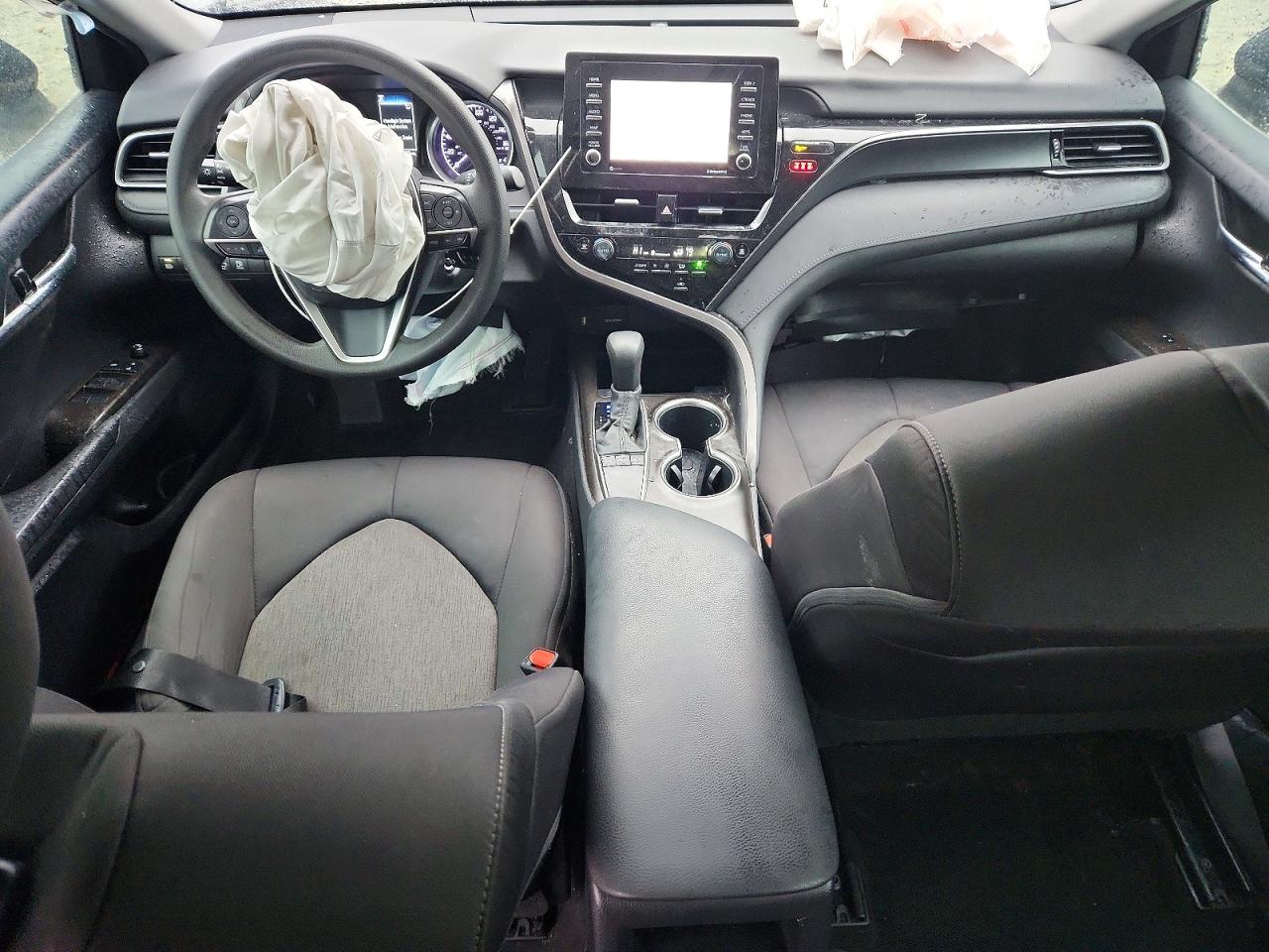 2022 TOYOTA CAMRY LE photo 8