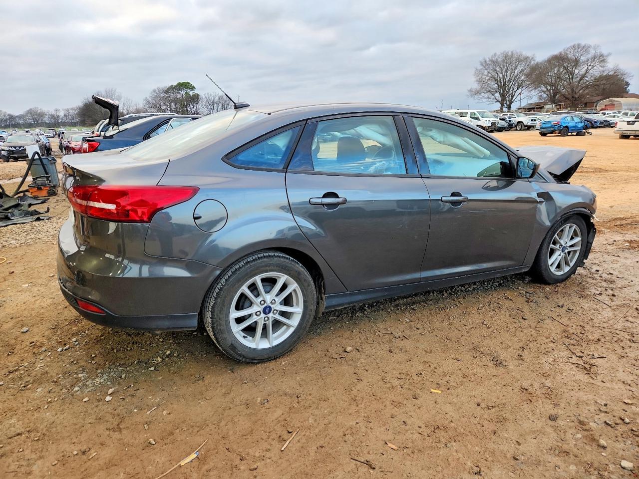 2018 FORD FOCUS SE photo 3