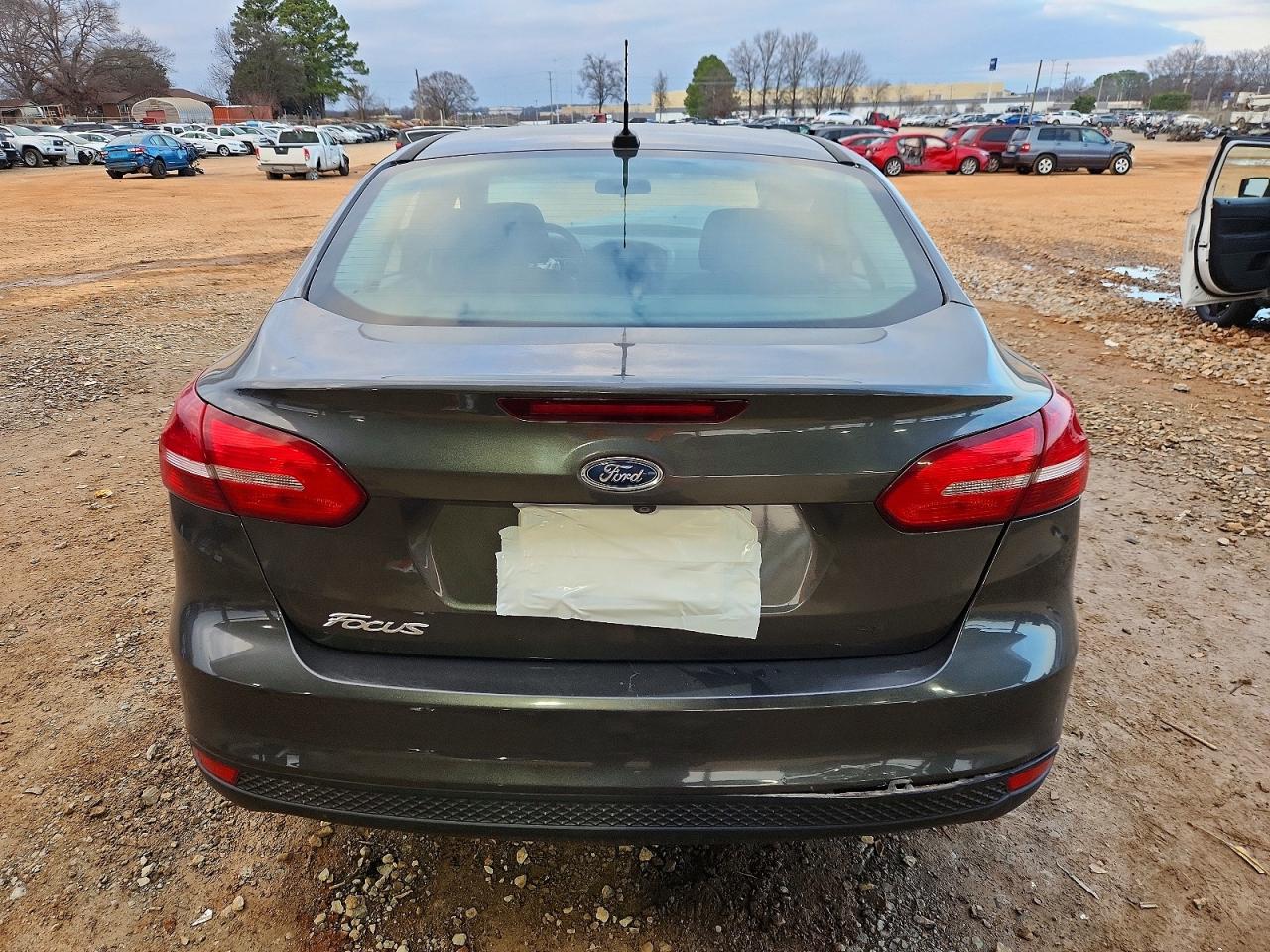 2018 FORD FOCUS SE photo 6