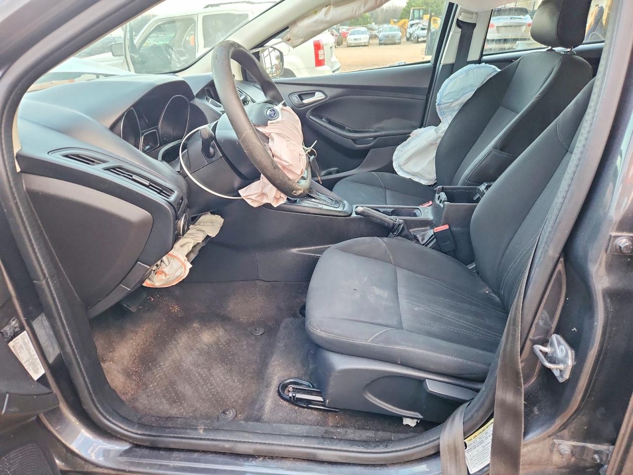 2018 FORD FOCUS SE photo 7