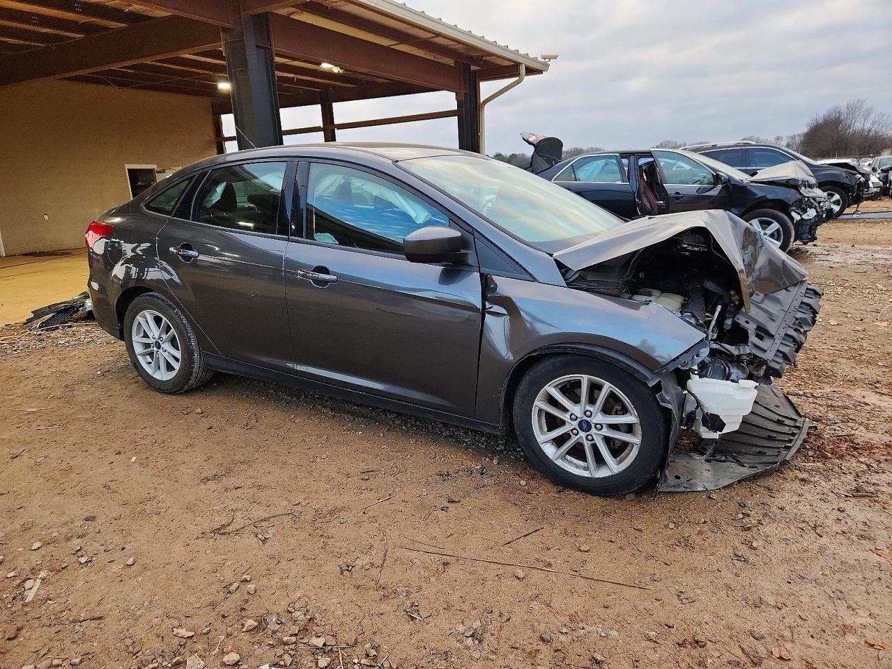 2018 FORD FOCUS SE photo 4