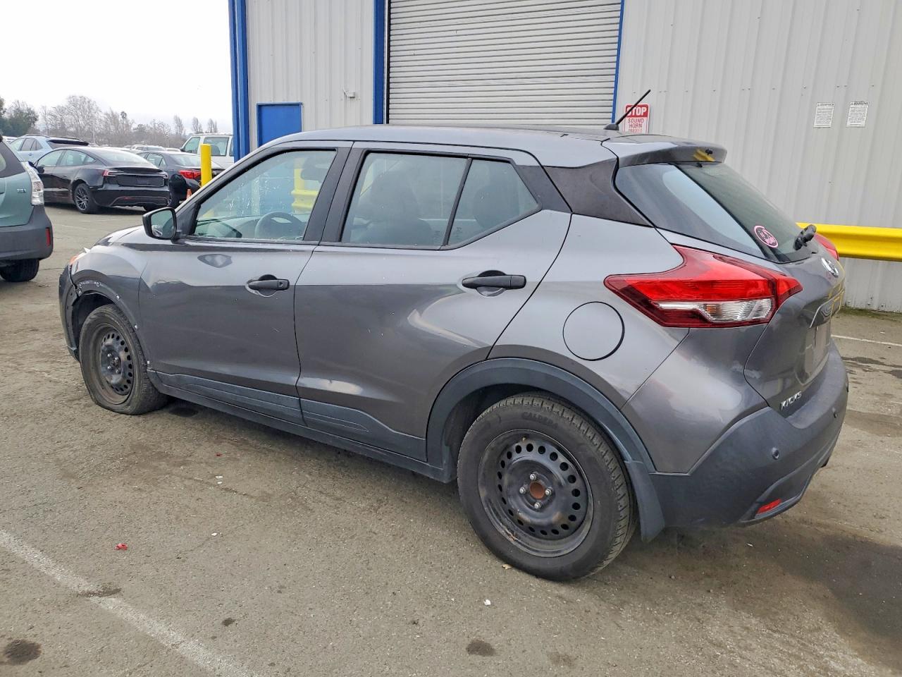 2020 NISSAN KICKS S photo 2
