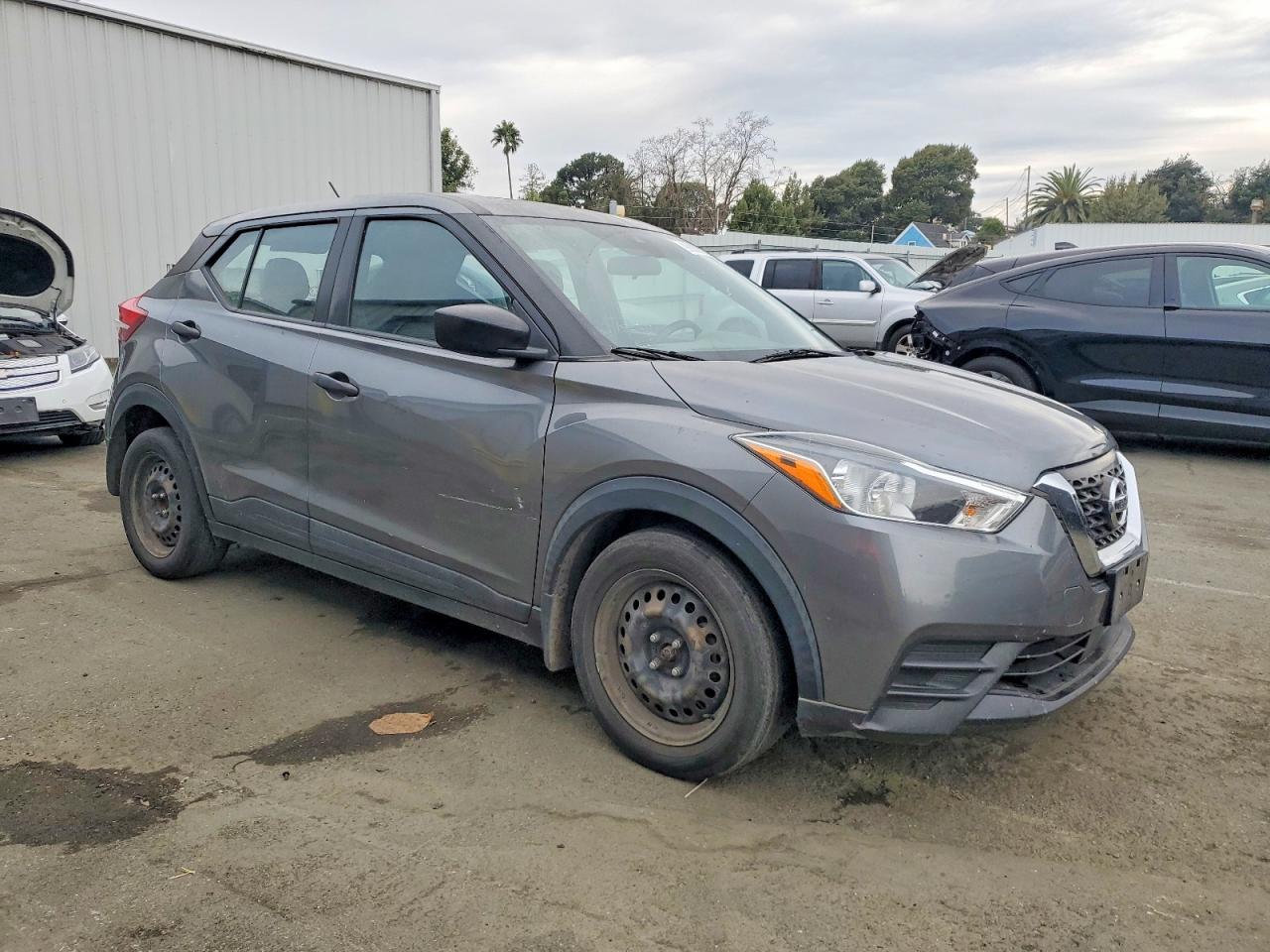 2020 NISSAN KICKS S photo 4