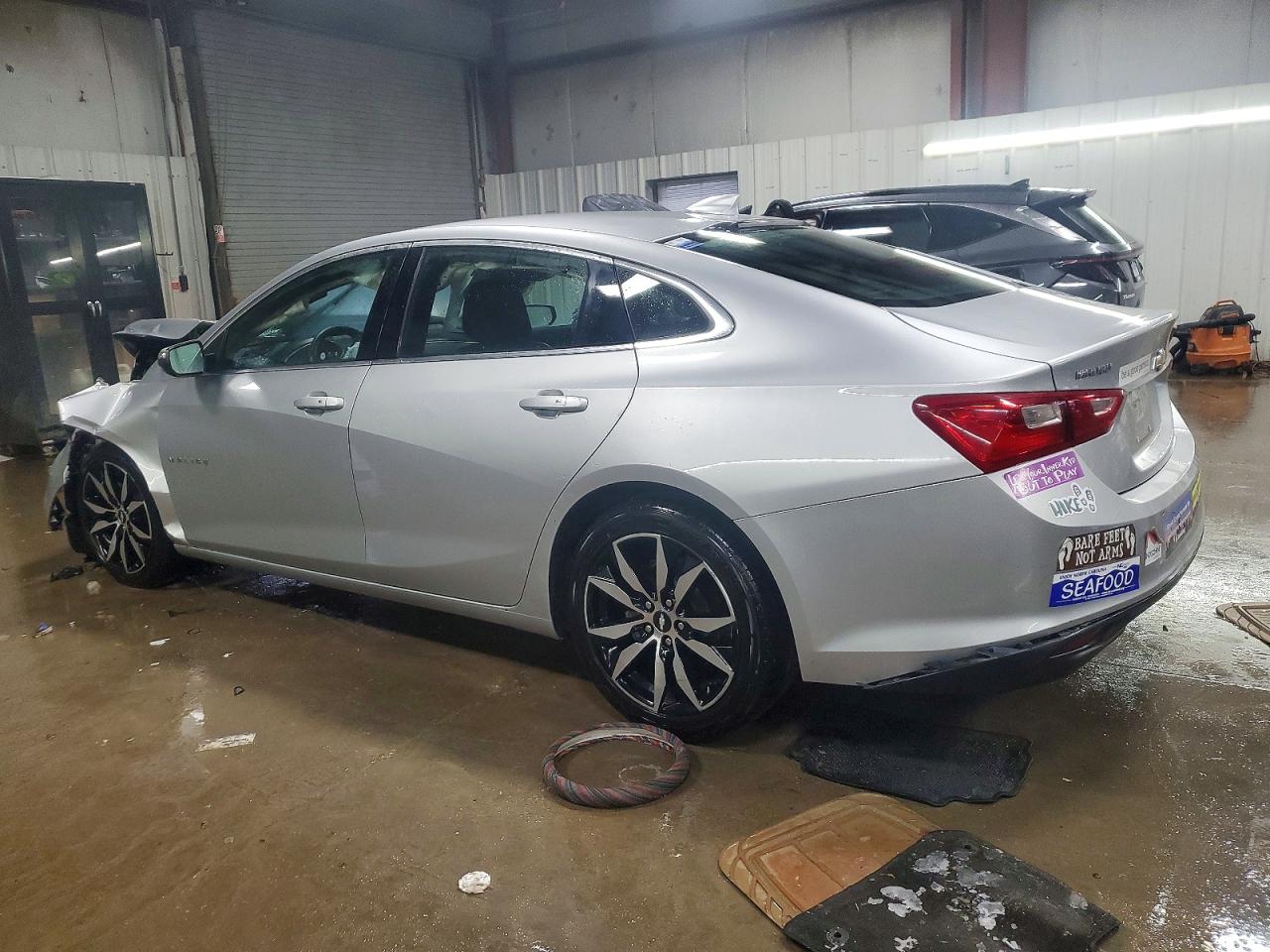 2018 CHEVROLET MALIBU LT photo 2
