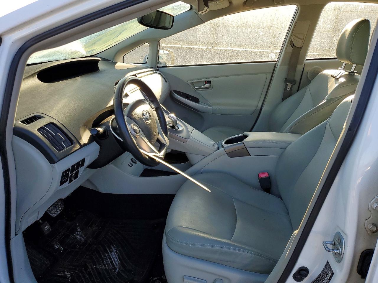 2013 TOYOTA PRIUS photo 7