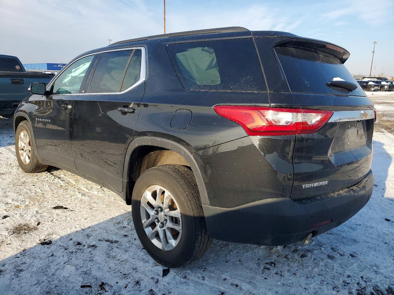 2020 CHEVROLET TRAVERSE LT photo 2