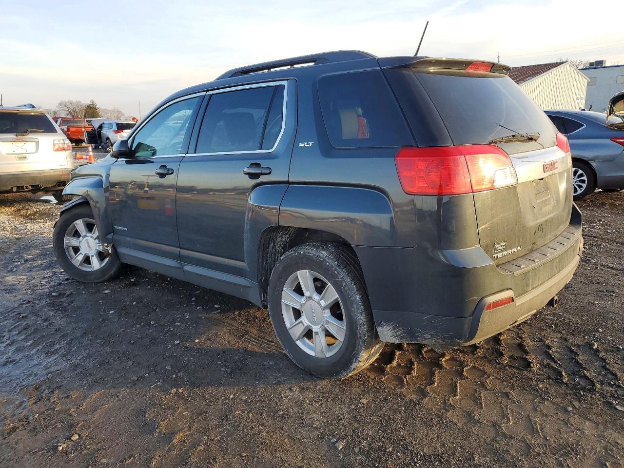 2013 GMC TERRAIN SLT photo 2