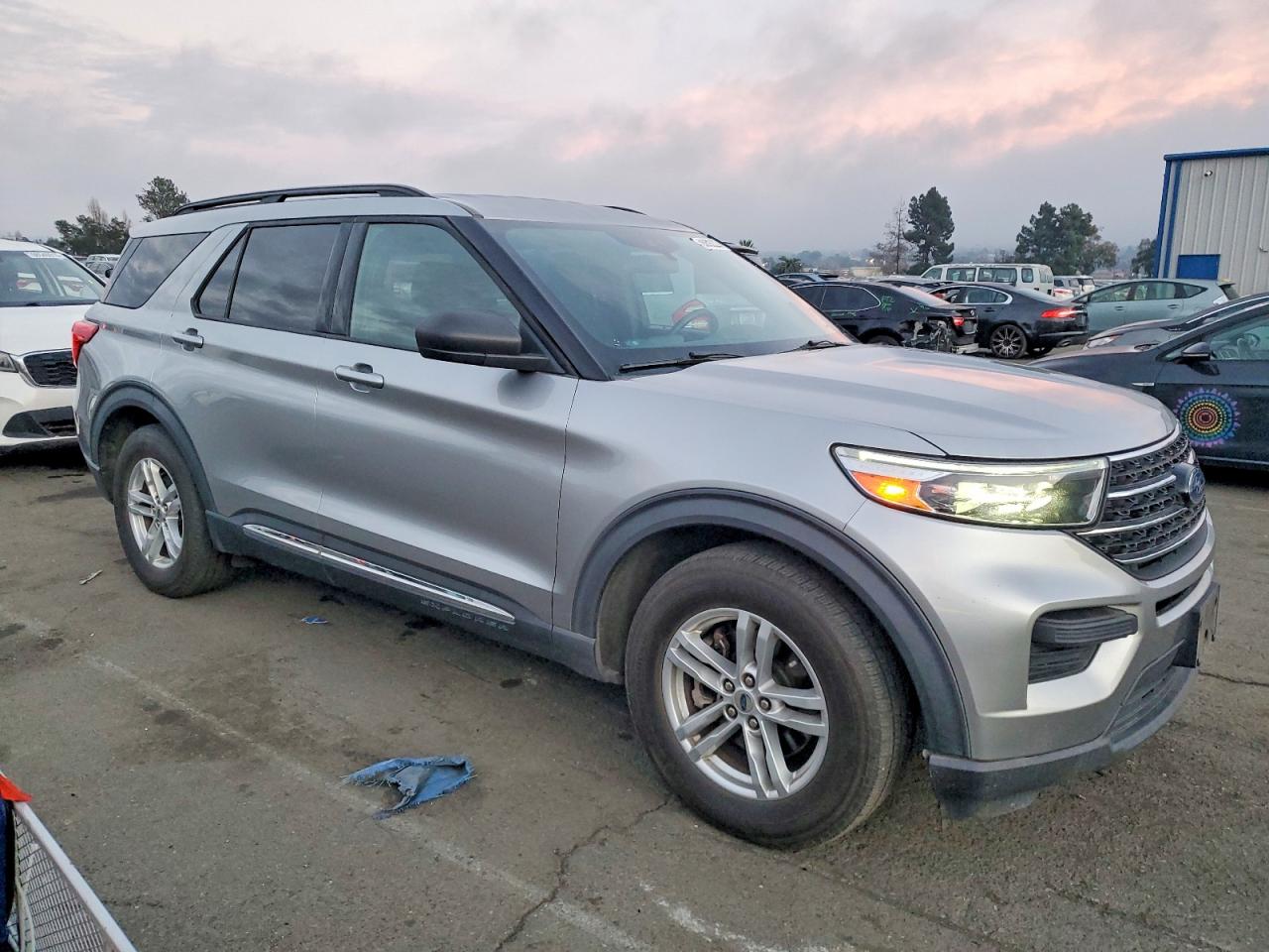 2020 FORD EXPLORER XLT photo 4