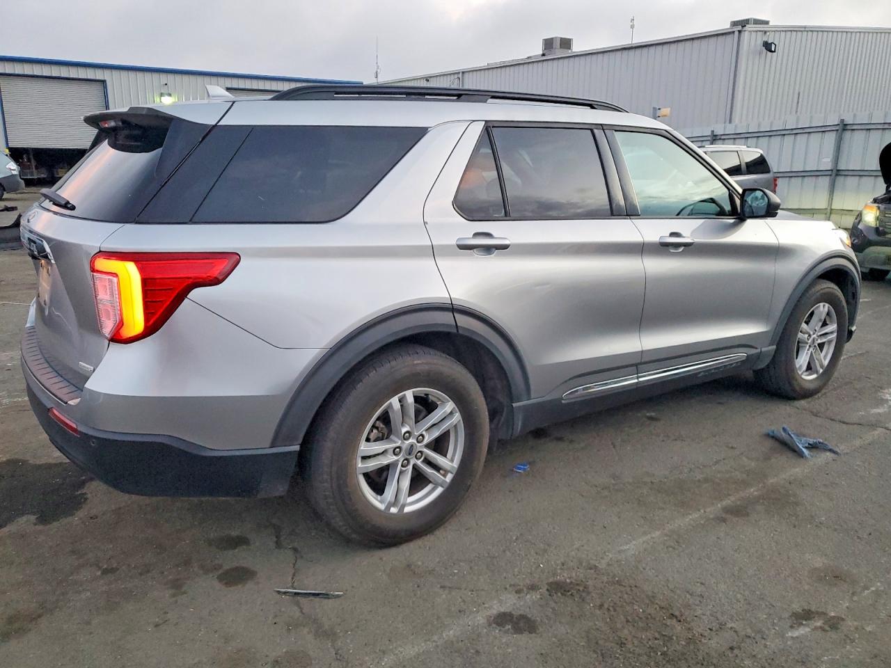 2020 FORD EXPLORER XLT photo 3