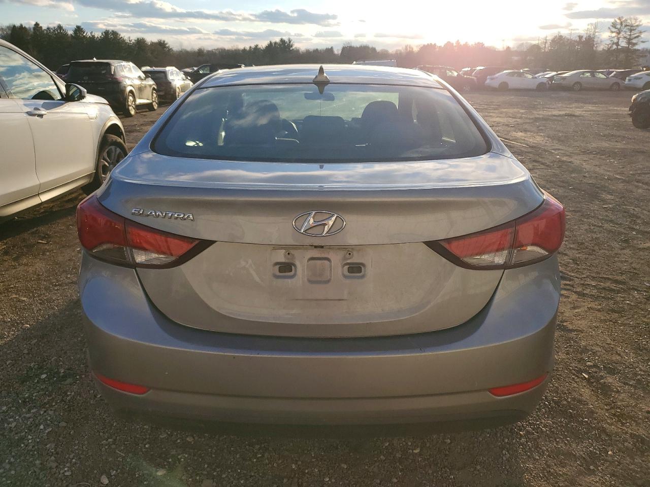 2014 HYUNDAI ELANTRA SE photo 6